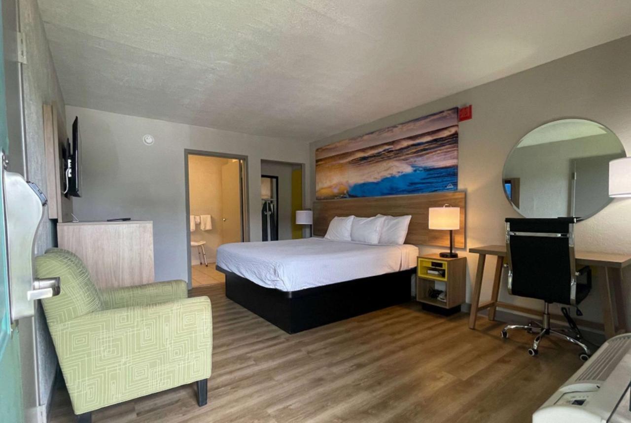 Days Inn by Wyndham Lake Park/Valdosta Bagian luar foto