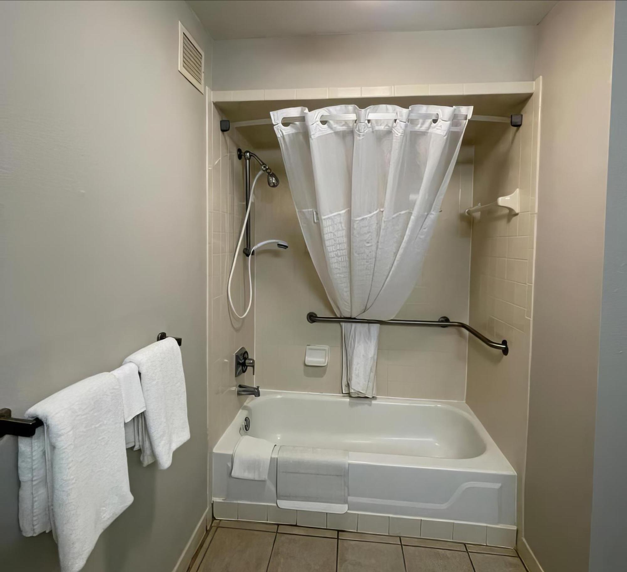 Days Inn by Wyndham Lake Park/Valdosta Bagian luar foto