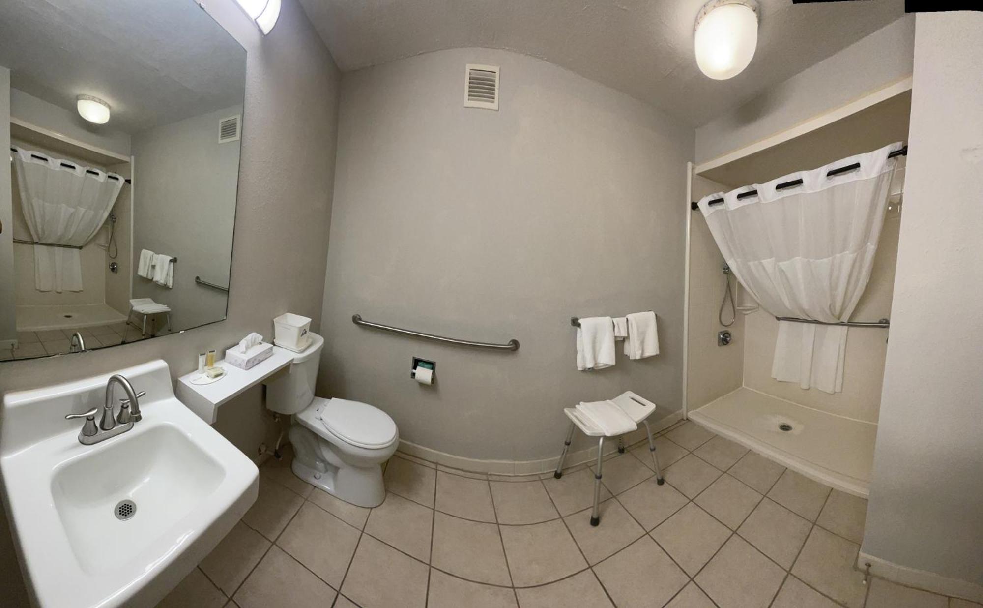 Days Inn by Wyndham Lake Park/Valdosta Bagian luar foto